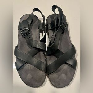 Chaco Wayfarer Black Leather Sandals Size 10